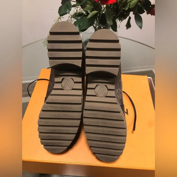 New Authentic Louis Vuitton Desert Boots - Picture 3 of 6